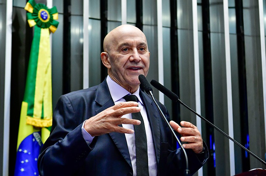 Em discurso, à tribuna, senador Confúcio Moura (MDB-RO).