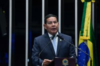 Mourão volta a criticar 'Honras de Estado' a Maduro e cobra posição do Parlamento