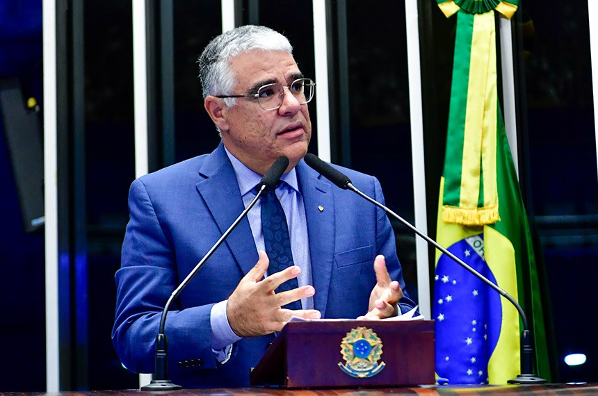 Em discurso, à tribuna,  senador Eduardo Girão (Novo-CE).