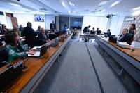 Educação profissional deve ter cursos para pessoas com deficiência, aprova CE