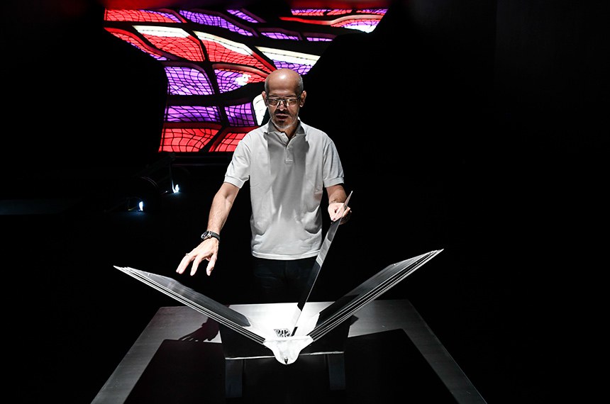 Na foto, chefe do Panteão da Pátria e da Liberdade Tancredo Neves, Almir Medeiros.