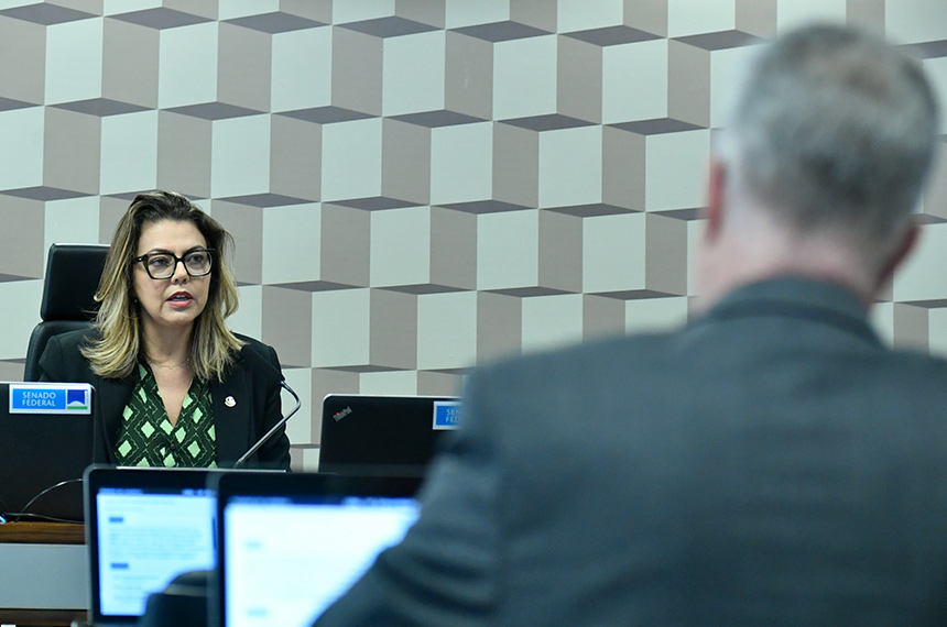 A audiência pública na Comissão de Meio Ambiente foi presidida por Leila Barros - Foto: Geraldo Magela/Agência Senado