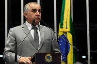 Izalci cobra do Executivo reajuste para segurança pública do DF