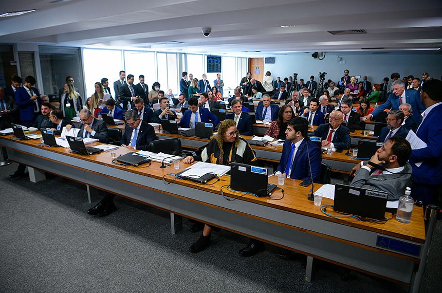 A CPMI é formada por 16 senadores e 16 deputados federais titulares, com igual número de suplentes de cada Casa e vai investigar a invasão e depredação das sedes dos Três Poderes em Brasília. 
 
Bancada:
senador Marcos do Val (Podemos-ES); 
senador Jorge Kajuru (PSB-GO); 
senador Izalci Lucas (PSDB-DF); 
senador Rogério Carvalho (PT-SE); 
deputada Jandira Feghali (PCdoB-RJ);
deputado Emanuel Pinheiro Neto (MDB-MT); 
deputado Pastor Henrique Vieira (PSOL-RJ).