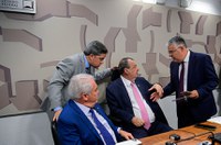 Casa Civil deve prestar informações sobre compra de móveis sem licitação