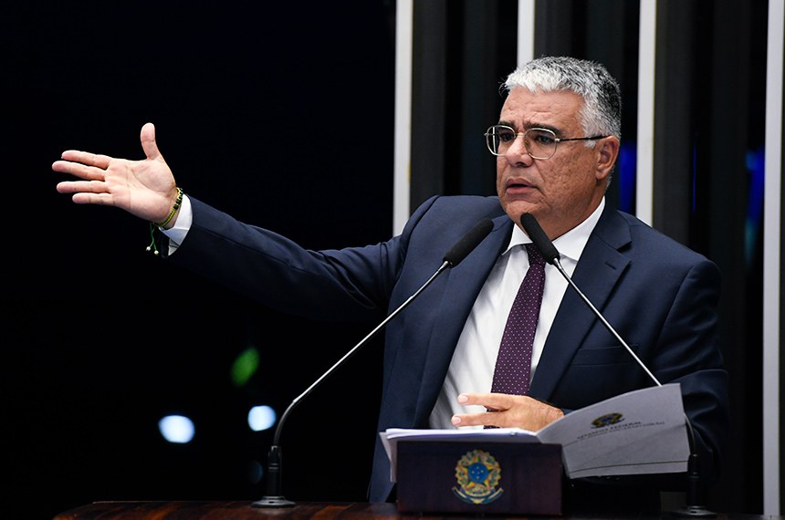 Em discurso, à tribuna, senador Eduardo Girão (Novo-CE).