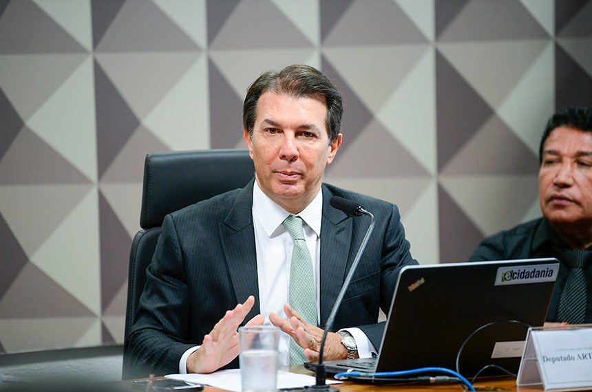 A CPMI é formada por 16 senadores e 16 deputados federais titulares, com igual número de suplentes de cada Casa e vai investigar a invasão e depredação das sedes dos Três Poderes em Brasília. 
 
Em pronunciamento, à mesa, presidente da CPMI do 8 de Janeiro, deputado Arthur Maia (União-BA).