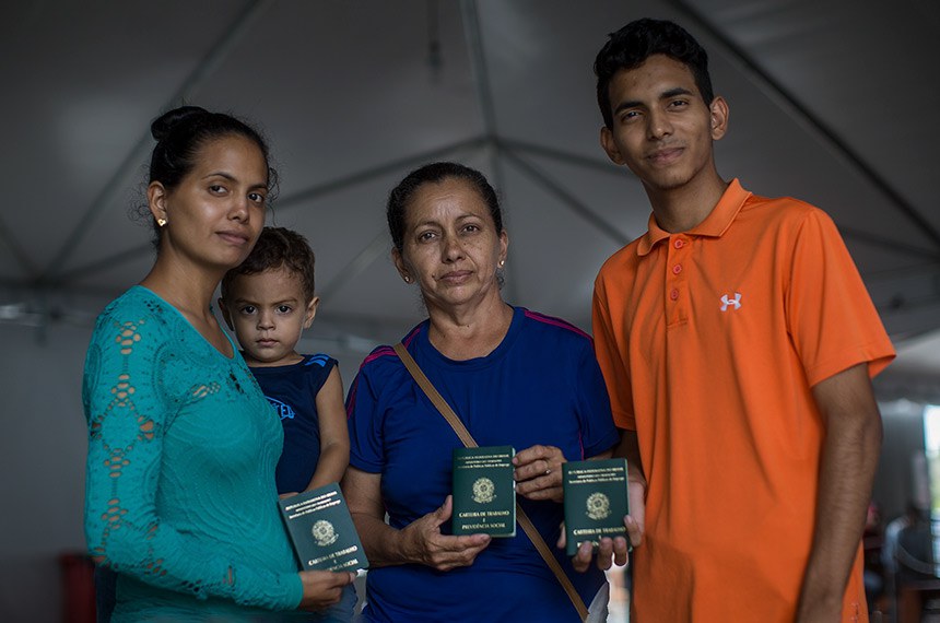 A América Latina enfrenta atualmente uma complexa situação migratória envolvendo o deslocamento de mais de 3 milhões de pessoas venezuelanas para países de toda a região, incluindo o Brasil. A IFC e o ACNUR assinaram um acordo para unir esforços e criar soluções inovadoras a fim de superar os desafios de médio e longo prazo enfrentados pelas pessoas refugiadas no Brasil. Ambas instituições buscarão alternativas com o objetivo de mobilizar investimentos e expertise do setor privado para desenvolver novas alternativas de financiamento, promover sensibilização sobre o tema e aumentar o impacto dos recursos públicos.