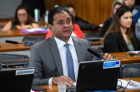 CDH vota incentivo à contratação de mulheres acima de 50 anos