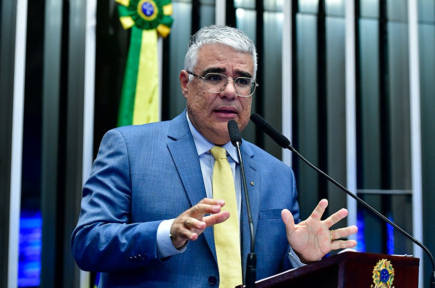 Em discurso, à tribuna, senador Eduardo Girão (Novo-CE).