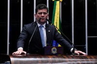 Moro apresenta relatório de proposta que tipifica crime de massacre