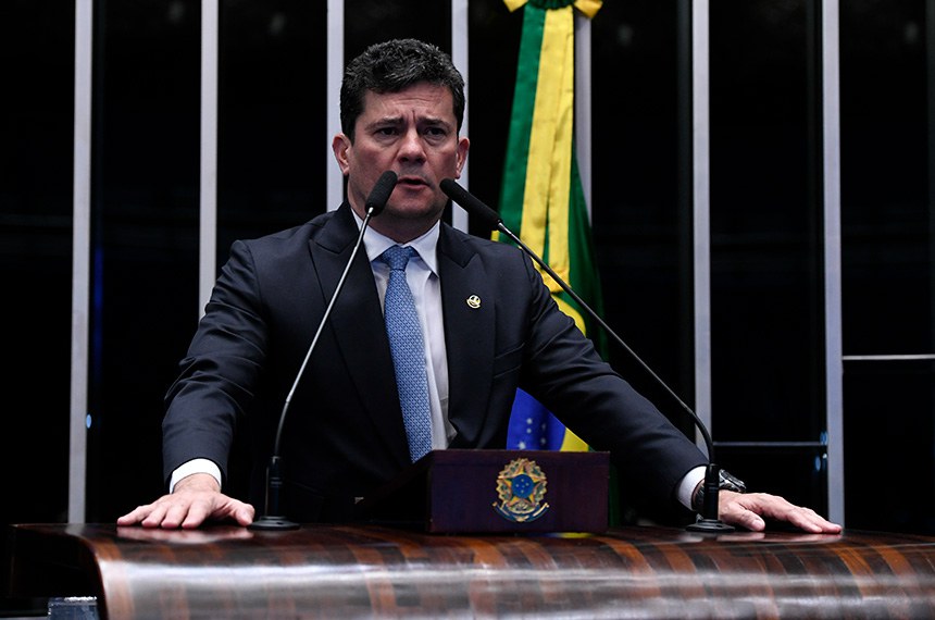 À tribuna, em discurso, senador Sergio Moro (União-PR).