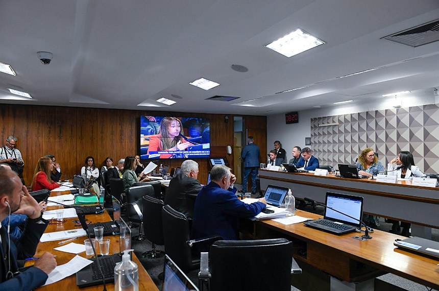 Mesa:
advogado Eduardo Pedro Nostrani Simão; 
ex-diretor da Polícia Rodoviária Federal, Silvinei Vasquez;
relatora da CPMI do 8 de Janeiro, senadora Eliziane Gama (PSD-MA);
deputada Jandira Feghali (PCdoB-RJ);
líder do governo no Congresso Nacional, senador Randolfe Rodrigues (Rede-AP).