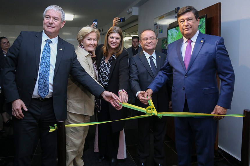 (E/D): 
embaixador de Israel, Daniel Zohar Zonshine; 
ex-senadora Ana Amélia; 
diretora-geral do Senado Federal, Ilana Trombka; 
senador Zequinha Marinho (Podemos-PA); 
senador Carlos Viana (Podemos-MG). 