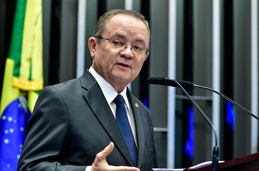 À tribuna, em discurso, senador Zequinha Marinho (Podemos-PA). 