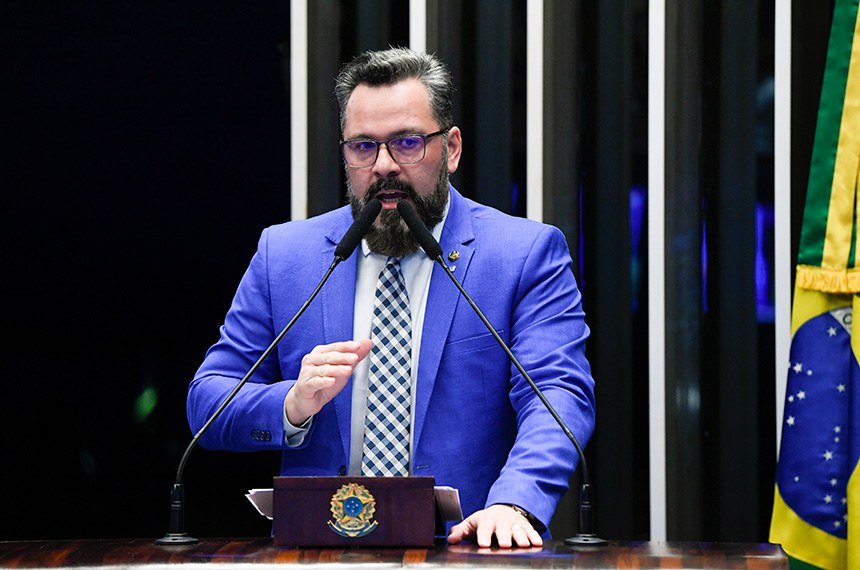 Em discurso, à tribuna, senador Alan Rick (União-AC).