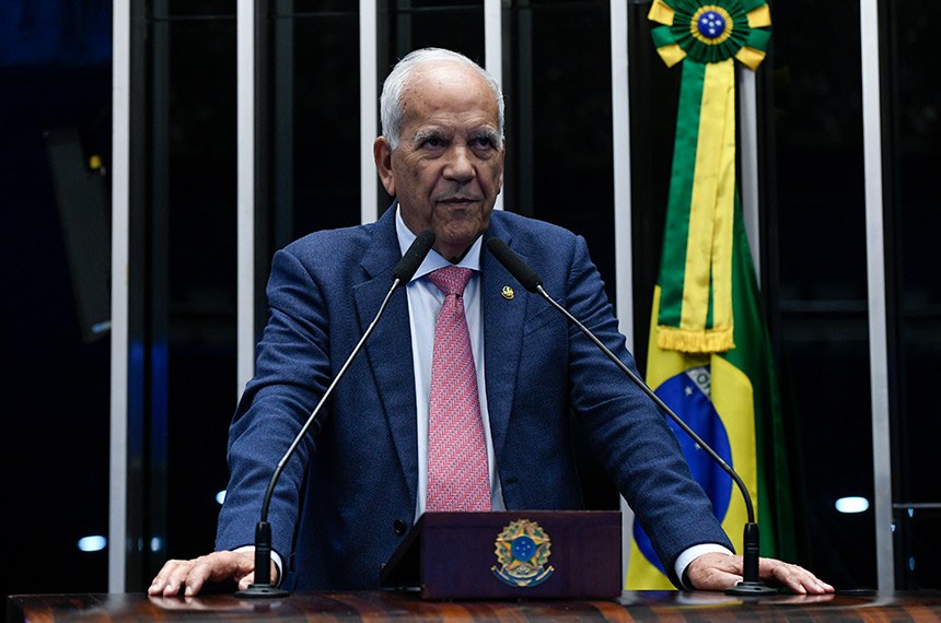 Em discurso, à tribuna, senador Oriovisto Guimarães (Podemos-PR).