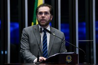 Plínio Valério alerta para possível tentativa de demissão do presidente do BC