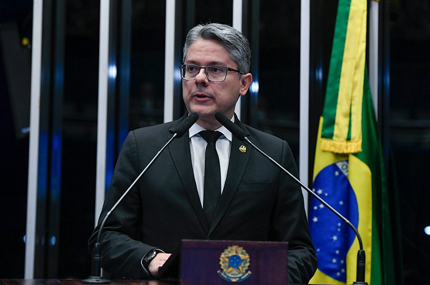 Em discurso, à tribuna, senador Alessandro Vieira (PSDB-SE).