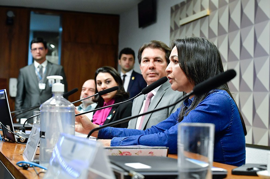 Ouvir as testemunhas faz parte da linha investigatória estabelecida pela relatora no plano de trabalho, que começa pelos fatos anteriores aos ataques de 8 de janeiro contra os Poderes da República. 
 
Mesa: 
condenado pela tentativa de atentado a bomba, George Washington de Oliveira Sousa; 
advogada do depoente, Rannie Karlla; 
presidente da CPMI do 8 de Janeiro, deputado Arthur Maia (União-BA);
relatora da CPMI do 8 de Janeiro, senadora Eliziane Gama (PSD-MA).