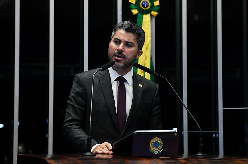 À tribuna, em discurso, senador Marcos Rogério (PL-RO). 