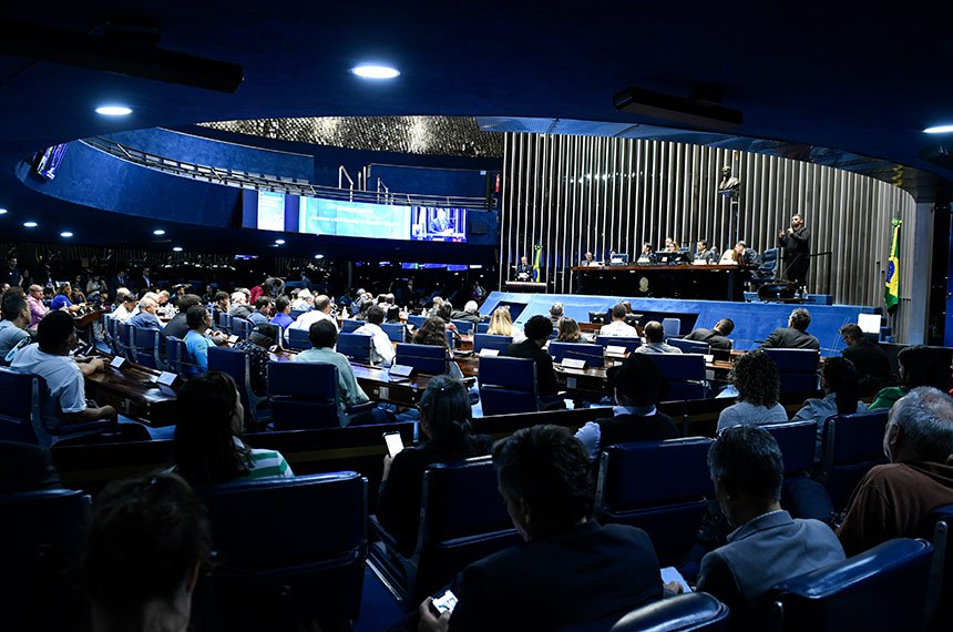 Mesa: 
embaixador do Japão (último país sede dos Jogos Olímpicos), Hayashi Teiji; 
presidente e requerente desta sessão, senadora Leila Barros (PDT-DF); 
secretário-geral adjunto da Mesa do Senado Federal; 
secretária-executiva do Ministério do Esporte, Juliana Picoli Agatte; 
representante da organização Atletas pelo Brasil, Rui Campos do Nascimento.