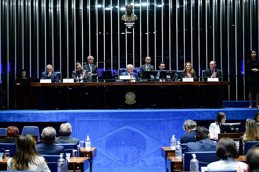 Mesa: 
senador Izalci Lucas (PSDB-DF);
presidente do Sindicato Nacional dos Trabalhadores em Pesquisa e Desenvolvimento Agropecuário, Marcus Vinicius Vidal;
requerente e presidente desta sessão especial, senador Jaques Wagner (PT-BA);
secretário desta sessão;
presidente da Empresa Brasileira de Pesquisa Agropecuária (Embrapa), Silvia Maria Massruhá;
presidente do Conselho Fiscal da Empresa Brasileira de Pesquisa Agropecuária (Embrapa), Luiz Antonio Rodrigues.