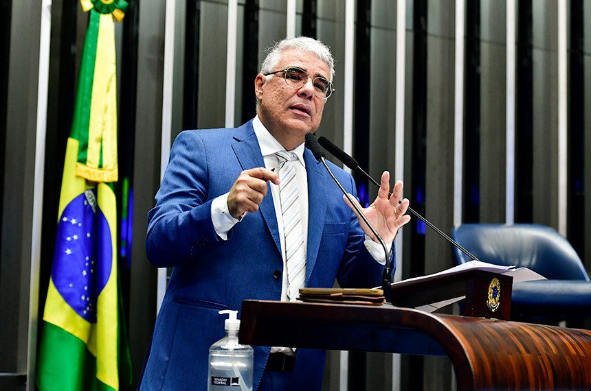 Em discurso, à tribuna, senador Eduardo Girão (Novo-CE).