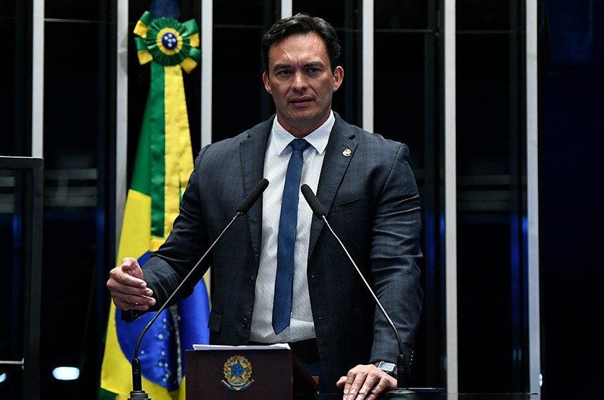 Em discurso, à tribuna, senador Styvenson Valentim (Podemos-RN).