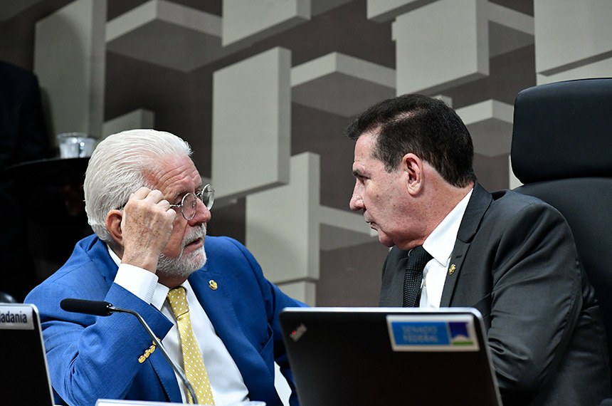 Mesa:
senador Jaques Wagner (PT-BA);
presidente da CAE, senador Vanderlan Cardoso (PSD-GO).