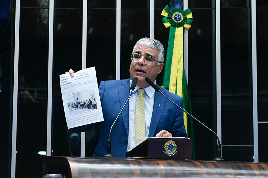 Em discurso, à tribuna, senador Eduardo Girão (Novo-CE).