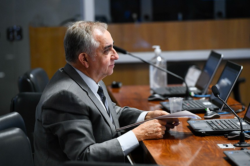À bancada, senador Izalci Lucas (PSDB-DF).