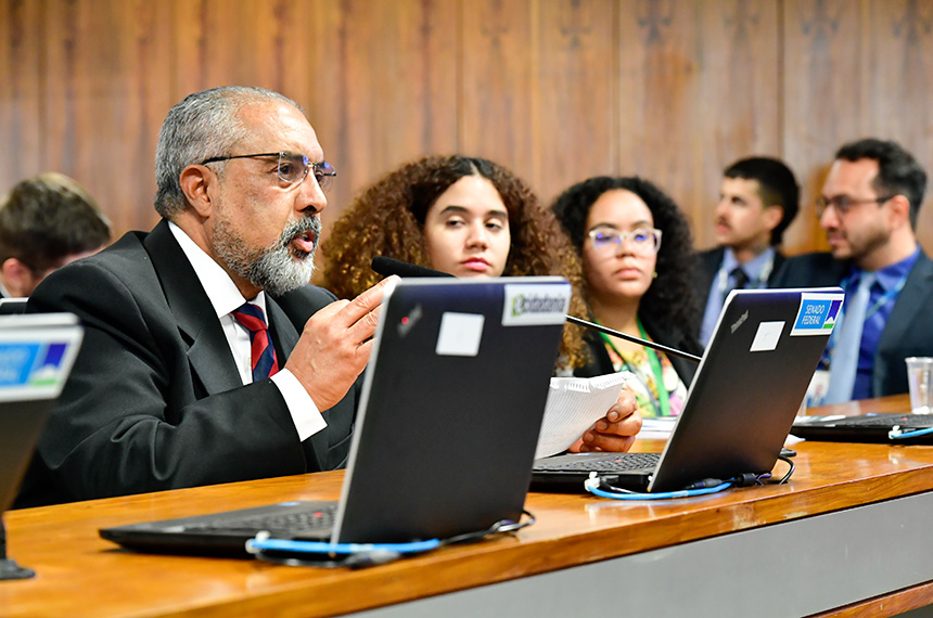 O senador Paulo Paim, que presidia o colegiado, na reunião desta quarta - Foto: Waldemir Barreto /Agência Senado
