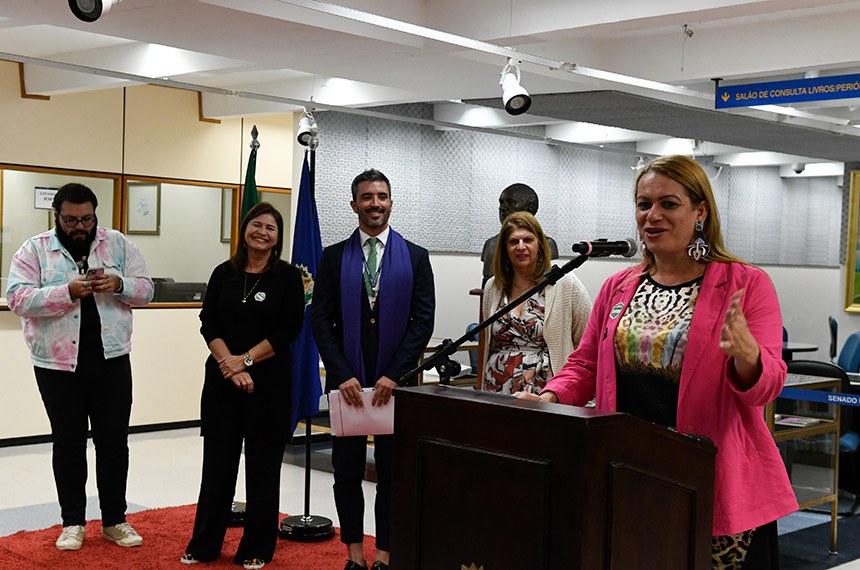 Participam:
assessor de Políticas Públicas na Associação de Pais e Amigos dos Excepcionais (Apae/DF) e coordenador pedagógico da Casa Rosa/DF, Pedro Gustavo Matias;
especialista em Assistência Social do Centro de Referência Especializado de Assistência Social (Creas) Diversidade, Mirella Martins Oliveira;
representante do Comitê pela Promoção da Igualdade de Gênero e Raça do Senado Federal, Thomás Carvalho Côrtes Barbosa;
diretora-geral do Senado Federal, Ilana Trombka.