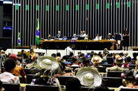 Sessão em homenagem a quadrilheiros destaca força das festas juninas