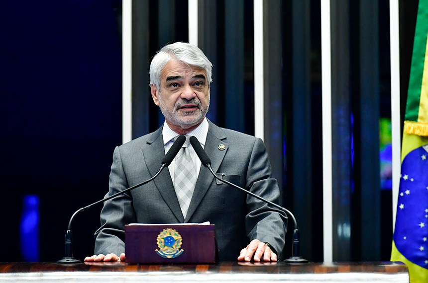 Em pronunciamento, à bancada, senador Humberto Costa (PT-PE).