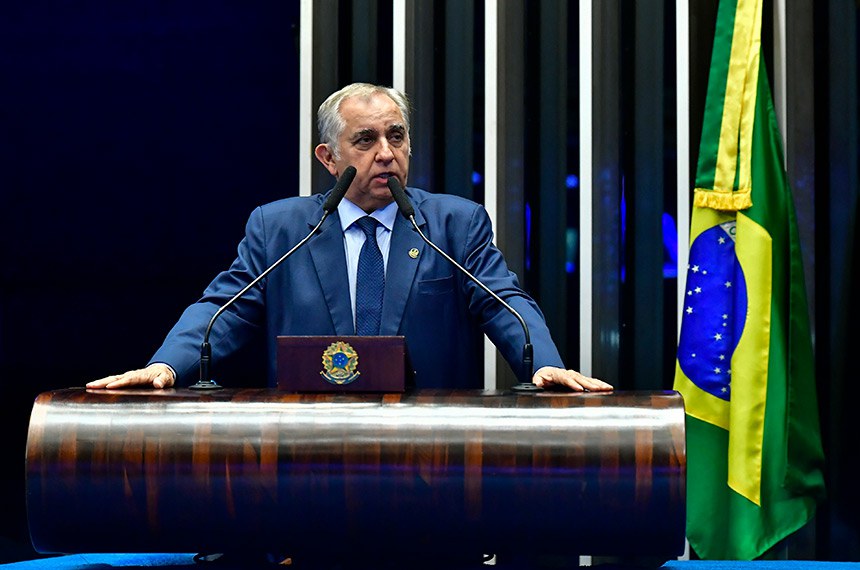 Em discurso, à tribuna, senador Izalci Lucas (PSDB-DF).