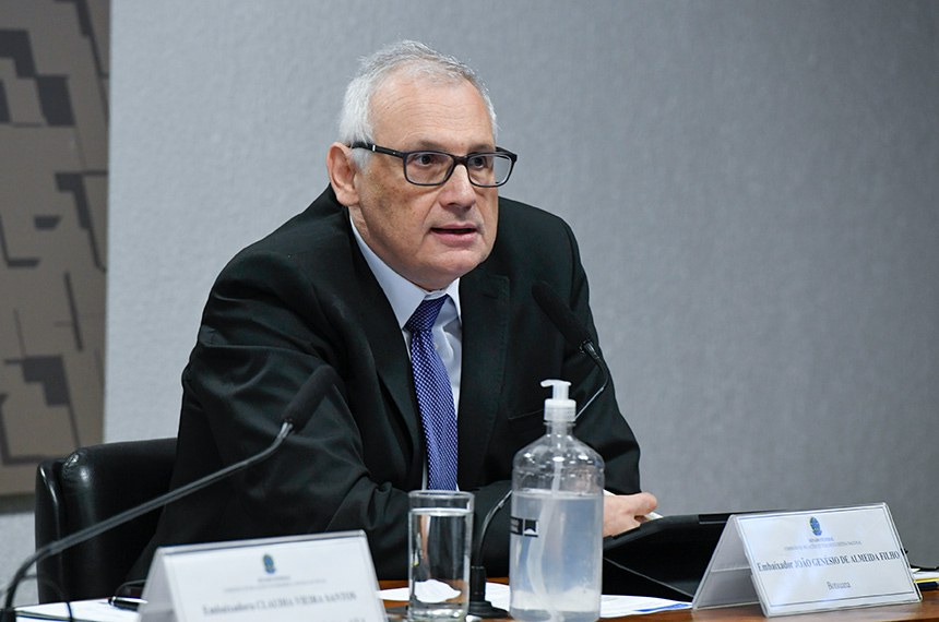 À mesa, em pronunciamento, indicado para exercer o cargo de embaixador do Brasil na República do Botsuana, João Genésio de Almeida Filho (MSF 37/2023).