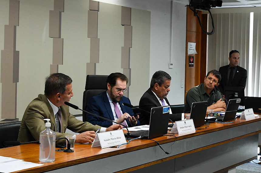 Mesa:
relator da CPIONGS, senador Marcio Bittar (União-AC);
presidente da CPIONGS, senador Plínio Valério (PSDB-AM);
senador Dr. Hiran (PP-RR);
conselheiro da área de prestação ambiental "Triunfo do Xingu" (PA), Marcelo Norkey Duarte Pereira.