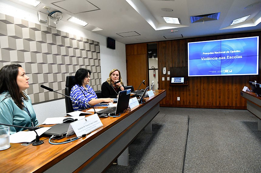 Mesa: 
chefe do Serviço de Pesquisa e Análise do Instituto de Pesquisa DataSenado, Isabela Lima Campos;
presidente eventual da CE, senadora Damares Alves (Republicanos-DF);
diretora da Secretaria de Transparência do Senado, Elga Teixeira Lopes.