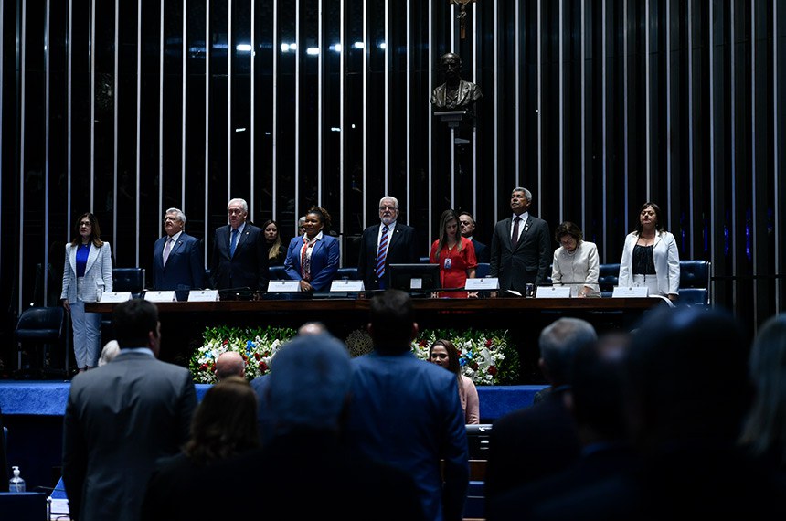 Mesa (E/D): 
requerente desta sessão, deputada Rogéria Santos (Republicanos-BA); 
requerente desta sessão, deputado Bacelar (PV-BA); 
senador Otto Alencar (PSD-BA); 
ministra de Estado da Cultura, Margareth Menezes; 
presidente e requerente desta sessão, senador Jaques Wagner (PT-BA); 
diretora da Secretaria Legislativa do Congresso Nacional, Roberta Lys de Moura Rochael; 
governador do Estado da Bahia, Jerônimo Rodrigues; 
requerente desta sessão, deputada Lídice da Matta (PSB-BA); 
requerente desta sessão, deputada Alice Portugal (PCdoB-BA). 