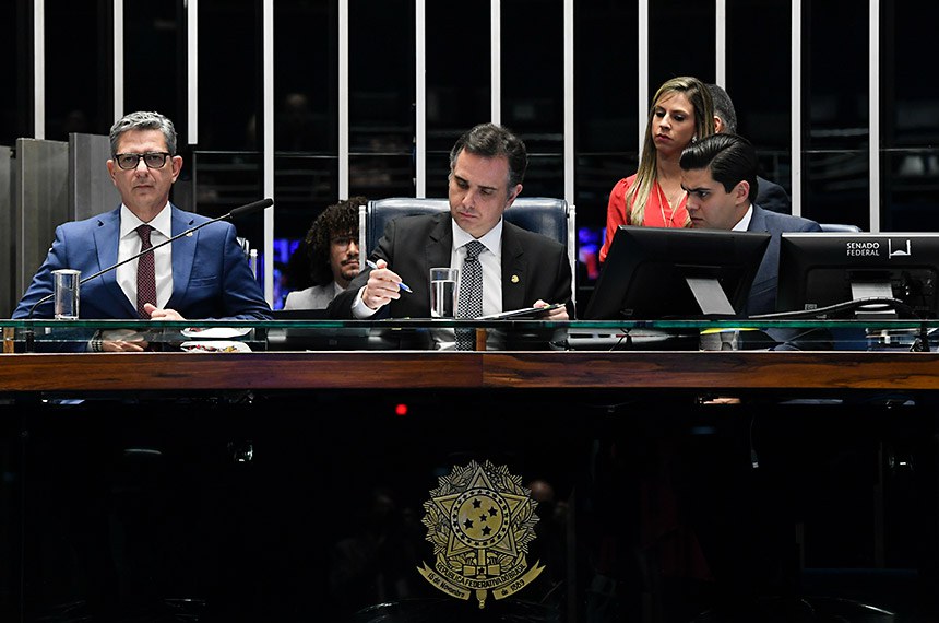 Mesa:
primeiro-secretário do Senado Federal, senador Rogério Carvalho; 
presidente do Senado Federal, senador Rodrigo Pacheco (PSD-MG); 
secretário-geral da Mesa do Senado Federal, Gustavo A. Sabóia Vieira.