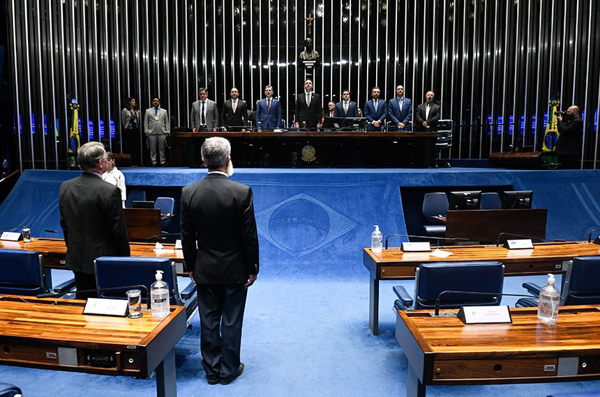 Mesa: 
relator da Proposta de Emenda à Constituição no Senado Federal, senador Ciro Nogueira (PP-PI); 
segundo-secretário da Mesa do Senado Federal, senador Weverton (PDT-MA); 
primeiro-secretário do Senado Federal, senador Rogério Carvalho; 
presidente do Senado Federal, senador Rodrigo Pacheco (PSD-MG); 
secretário-geral da Mesa do Senado Federal, Gustavo A. Sabóia Vieira; 
primeiro signatário da Proposta de Emenda à Constituição, deputado Fausto Pinato (PP-SP); 
presidente da Frente Parlamentar em Defesa dos Lotéricos, deputado Weliton Prado (Solidariedade-MG); 
presidente da Federação Brasileira das Empresas Lotéricas (Febralot), Jodismar Amaro. 