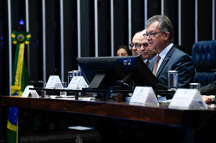 Mesa:
secretário executivo da Secretaria de Desenvolvimento Econômico e da Ciência e Tecnologia do Estado de Sergipe, Marcelo Menezes;
diretor-geral da Agência Nacional do Petróleo (ANP), Rodolfo Sabóia;
presidente desta sessão, senador Laércio Oliveira (PP-SE).