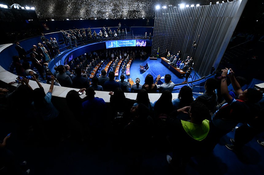 Mesa: 
subcomandante-geral do Corpo de Bombeiros Militar do Distrito Federal (CBMDF), coronel Evandro Tomaz de Aquin;
comandante-geral doCorpo de Bombeiros Militar do Distrito Federal (CBMDF), coronel Mônica de Mesquita Miranda;
requrente e presidente desta sessão, senador Izalci Lucas (PSDB-DF);
secretária desta sessão;
requerente desta sessão, senadora Damares Alves (Republicanos-DF);
deputado Alberto Fraga (PL-DF).