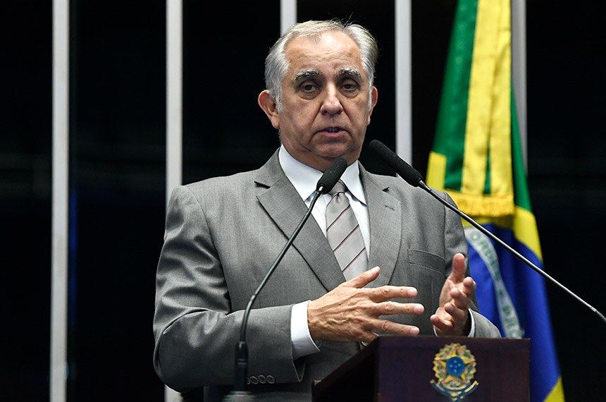 Em discurso, à tribuna, senador Izalci Lucas (PSDB-DF).