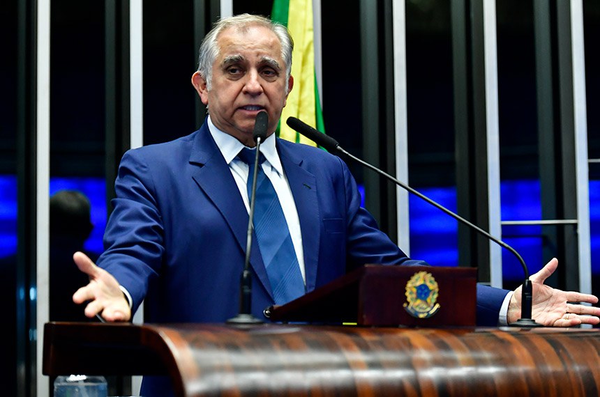 Em discurso, à tribuna, senador Izalci Lucas (PSDB-DF).