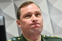 Alvo de oito inquéritos, Mauro Cid decide ficar em silêncio