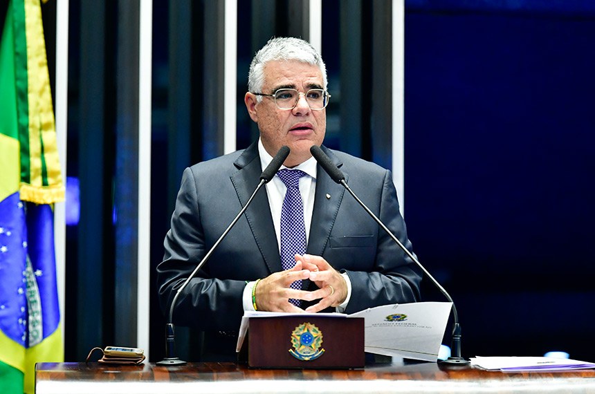 Em discurso, à tribuna, senador Eduardo Girão (Novo-CE).