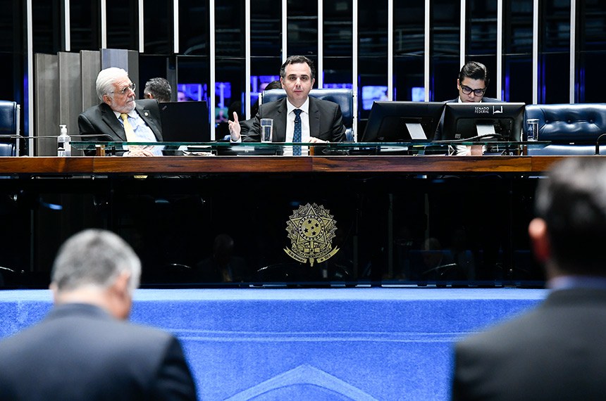Mesa: 
líder do governo no Senado Federal, senador Jaques Wagner (PT-BA);
presidente do Senado Federal, senador Rodrigo Pacheco (PSD-MG);
secretário-geral da Mesa do Senado Federal, Gustavo A. Sabóia Vieira.